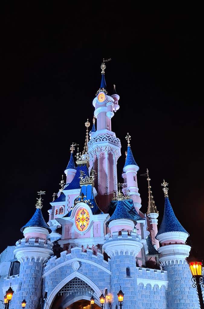 Disney kasteel bij nacht